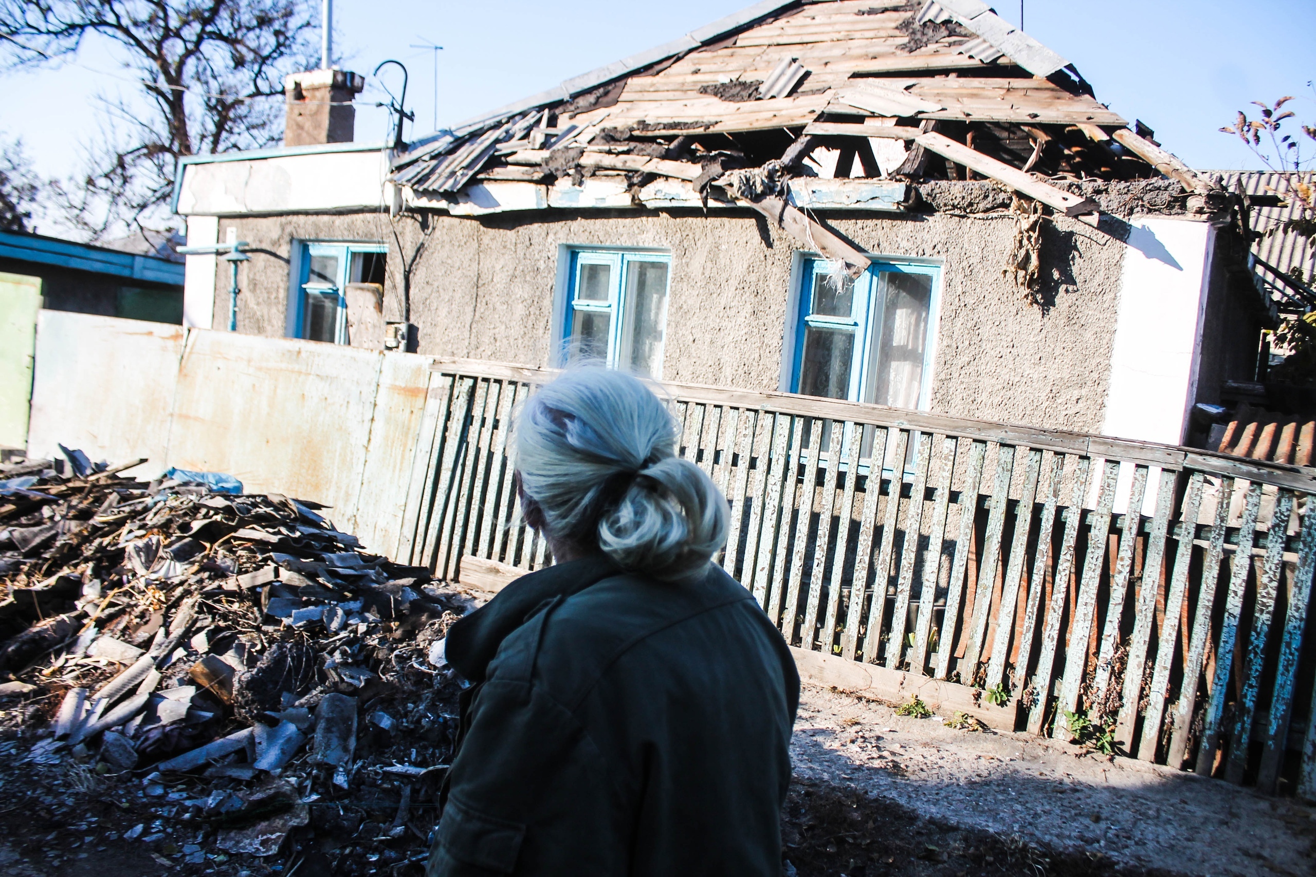 Повреждены кровля и стекла домов: Стали известны последствия утреннего  обстрела Старомихайловки - KP.RU